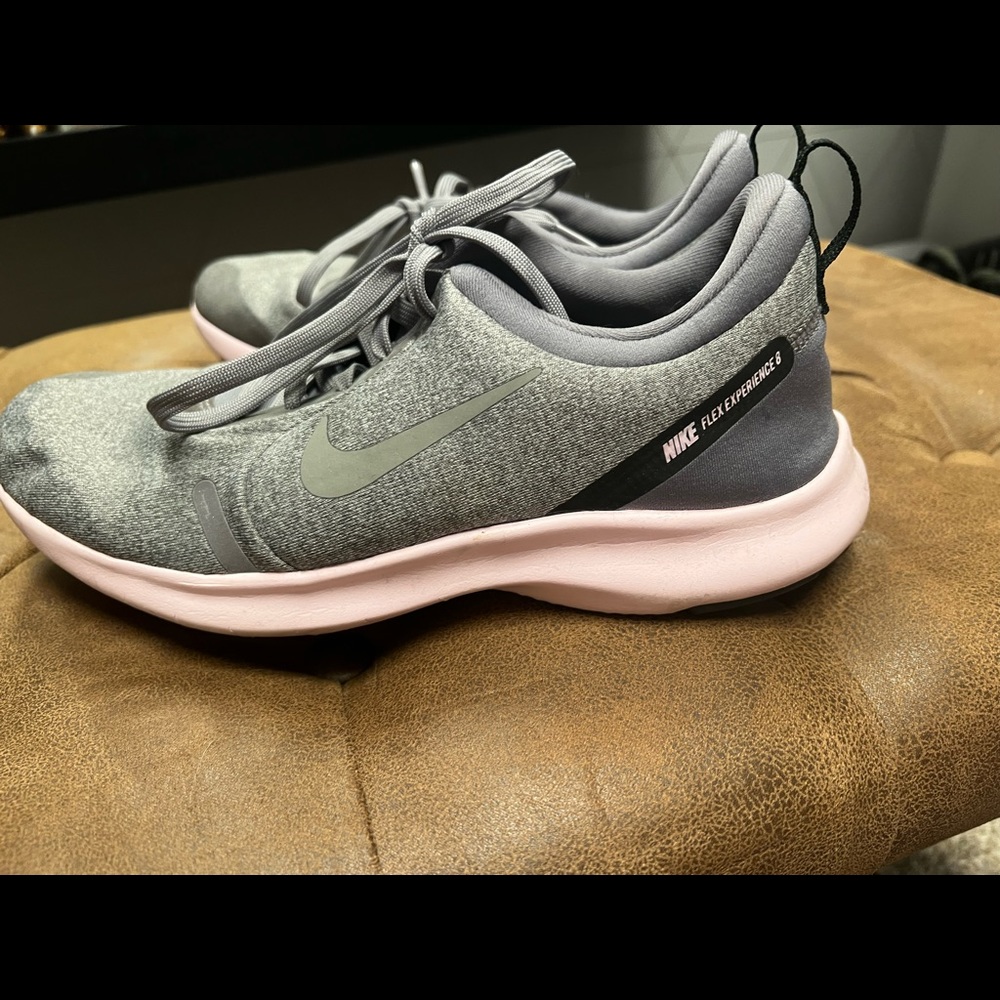 Womens Nike flex 8 lightly used